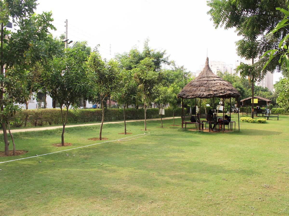 Oyo 2384 Hotel Epic Inn Gurgaon Exterior foto